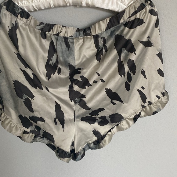 Leopard Print Satin Shorts Medium - Picture 5 of 6